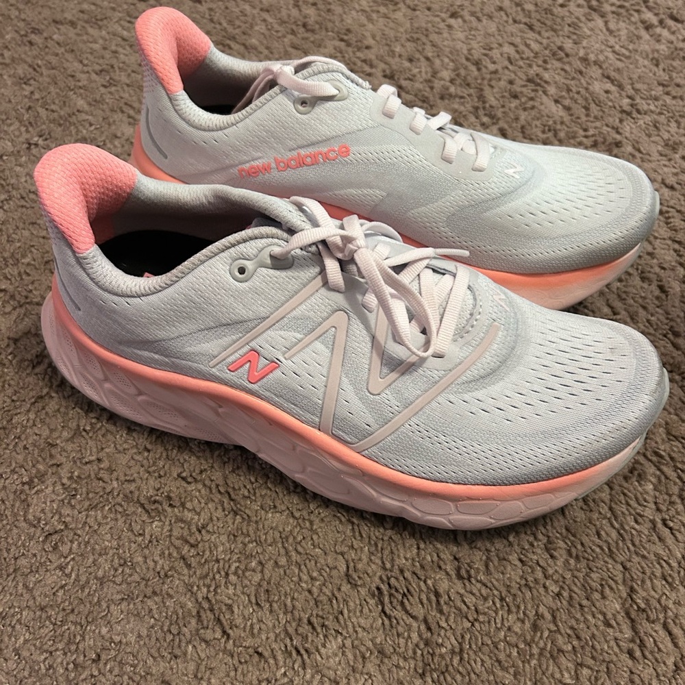 New Balance Fresh Foam X More V4 Women's Size 10